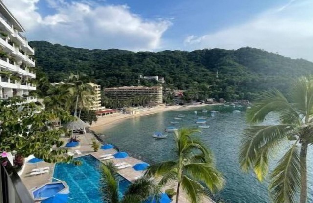 NEW! Beachfront Luxury Condo- Sand Surf & Sunsets