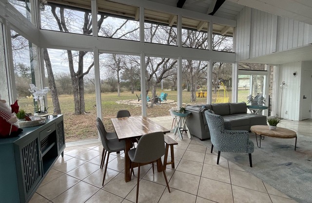NEW! Beautifully renovated familyand pet friendly duplex!