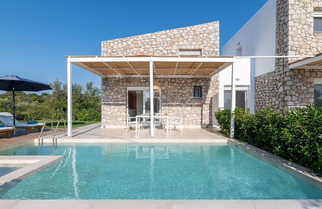 New Brand Loft,Heating Pool, Jacuzzi ,Spa near haraki beach,taverna,market