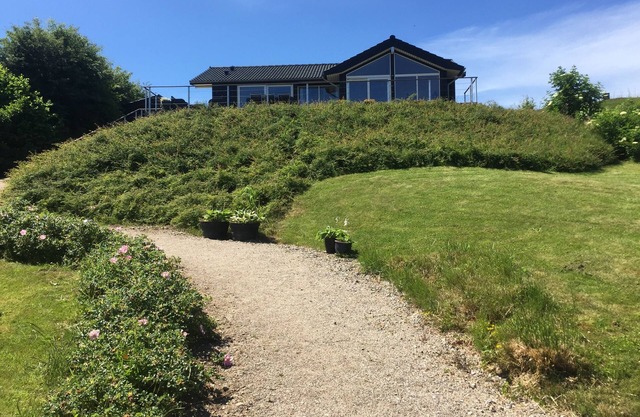New, bright, well-equipped cottage with stunning panoramic views