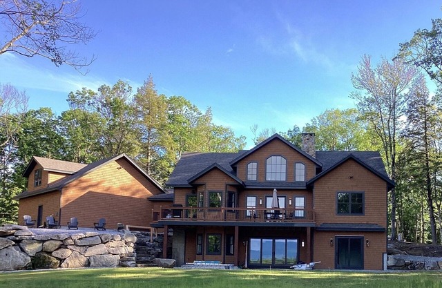 NEW BUILD! Mountain views, minutes from Squam's Sandwich Beach and boat ramp!