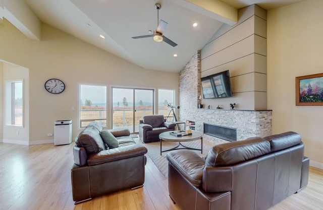 New-Build Tahoe Keys Haven w/Pool Table, Decks & Mountain Views - Near Beach