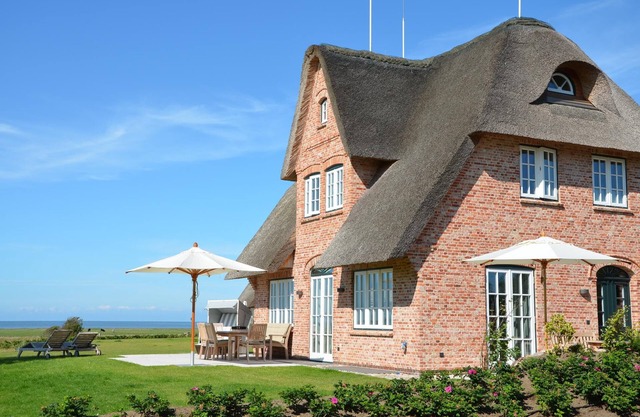 New building under thatch with an unobstructed view of the water.