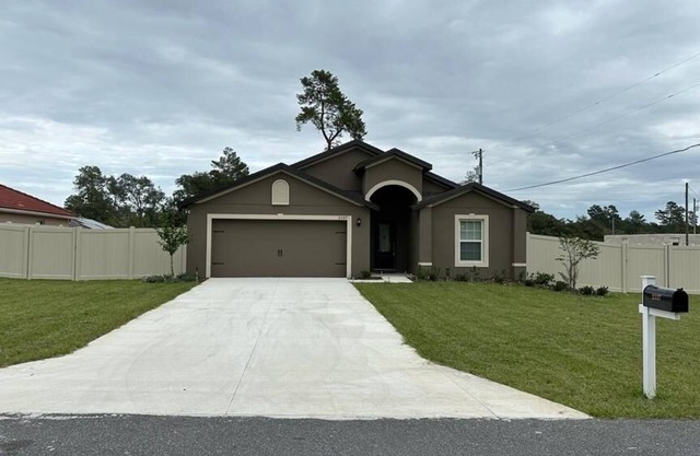 New Built Spacious Vacation Home with Privacy Fence & Two Entertainment Areas