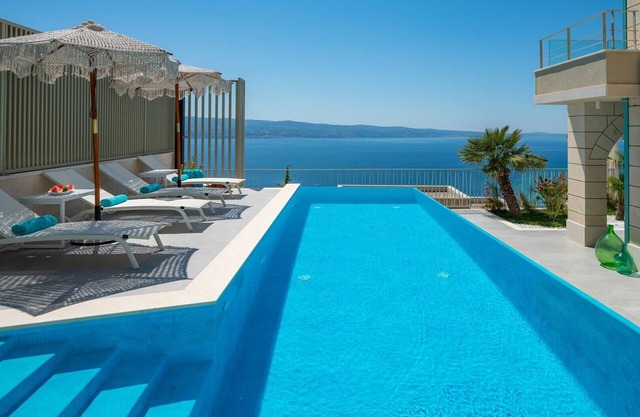 New! Casa GENI with a heated pool, 3 bedrooms, an organic garden, sea views