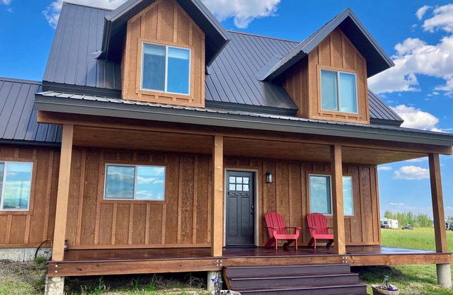 New Centennial Chalet Cabin near Yellowstone with Teton Vuews!