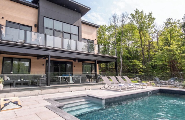 NEW! Chalet Aurora | 5 Bedrooms | Hot tub | Outdoor Pool/Tremblant Living
