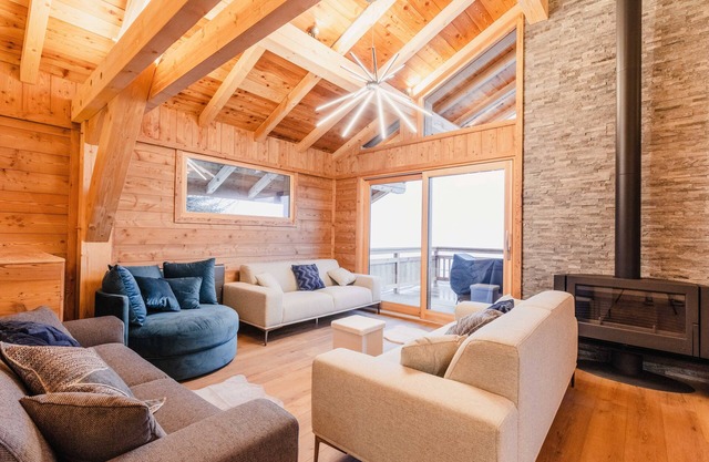 *NEW* Chalet La Ferme des Ours, 18 people with sauna, jacuzzi, home gym & cinema