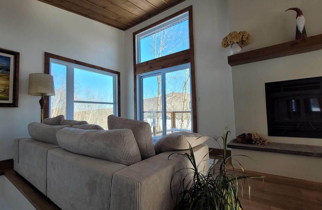New chalet with lake and mountain views 15 minutes from Tremblant!