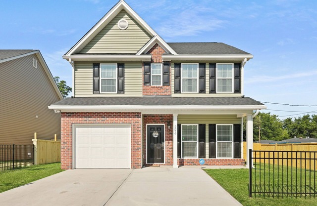 New Charleston Twinzies #2, 4-bedroom, pet and family-friendly, fenced backyard.