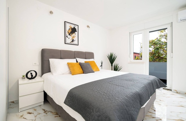 New Charming 2-bedroom App with WiFi, AC, TERRACE in Split CENTER-OLD TOWN