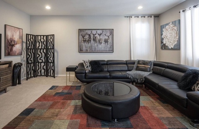 New Chic Relaxing Modern Vacation Home Near Strip