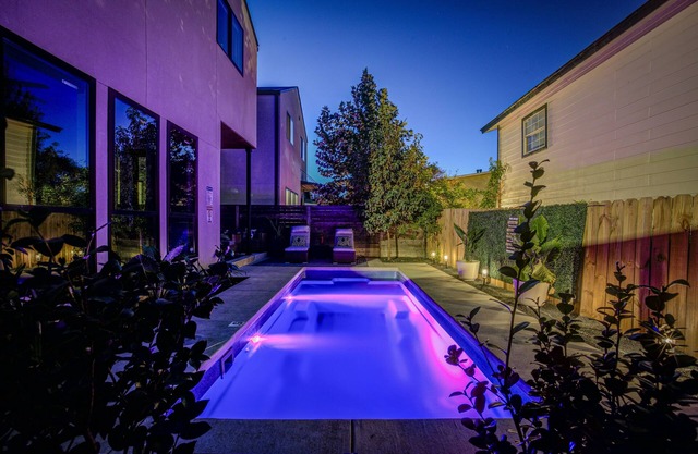 New Construction with Temperature Controlled Private Pool Near Pearl/Riverwalk