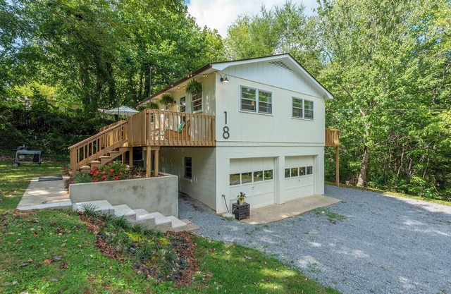 New! Cozy 2-Bedroom Home in Asheville - 10 min from Downtown!