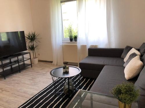 New cozy flat for 6 Pick fresh fruit from the garden