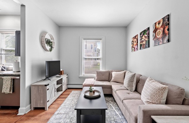 NEW! Cozy home away from home, Walkable restaurants and cafes, spacious layout