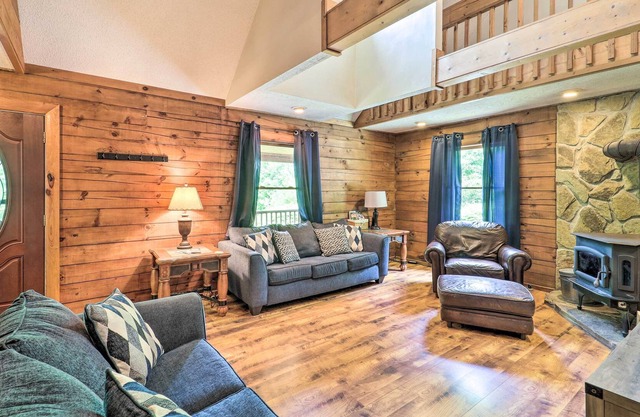 NEW! Cozy Newland Cabin w/ Deck, Fire Pit & Grill!