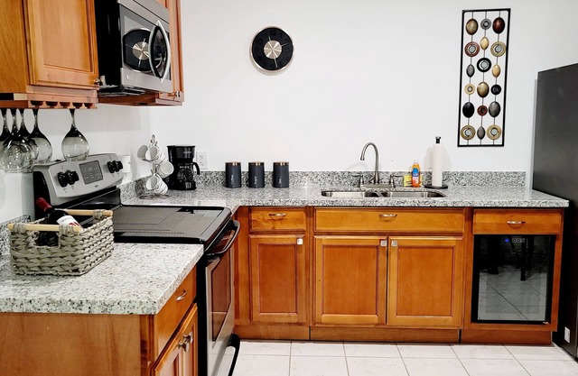 New, Cozy & peaceful stay, 30 minutes from New Orleans. Family and pet friendly!