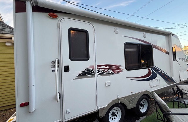 NEW! Cozy RV with WiFi and AC in beautiful Bellingham