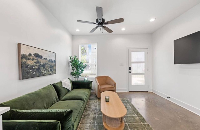 NEW-Cracklin House-Luxe Amenities-Fast WiFi-Washer