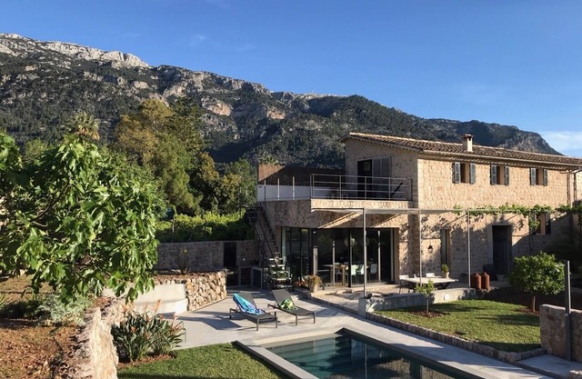NEW: Design house with pool & mountain view | excl. hideaway quiet location near Plaza
