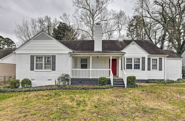 NEW! Downtown High Point Retreat - 1 Mile to HPU!