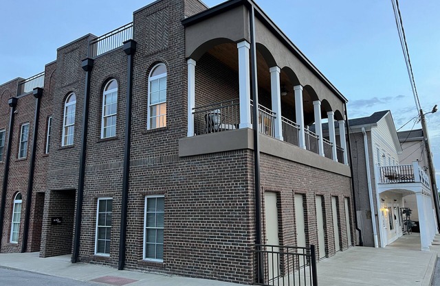 New Downtown Luxury Townhouse in Bourbon Country