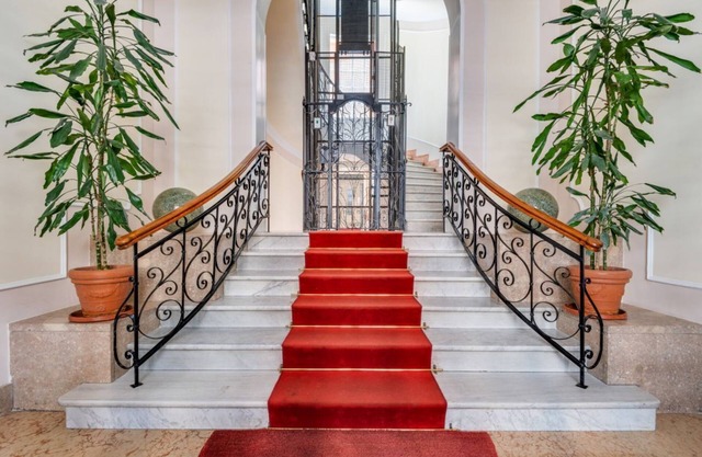 NEW! Elegant Apt just 300 meters from Villa Gruber! perfect x6
