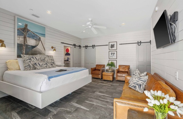 NEW! Fairhope’s most unique and spacious . Families, couples and pet friendl