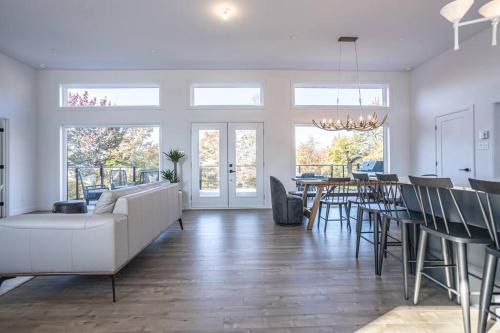 NEW Family Chalet for 12 people and Spa Mont Tremblant