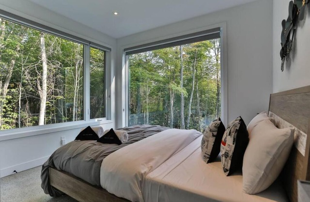 New Family Cottage Tremblant-4 Bdrs W Hot Tub