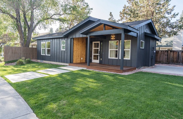 NEW family friendly private guesthouse in mid town