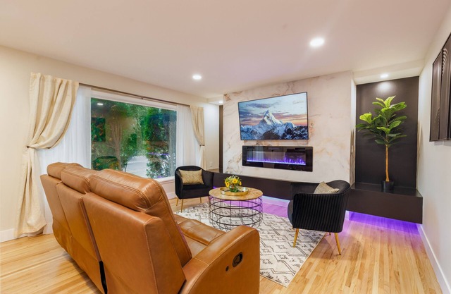 NEW Family friendly Chic Home in Skyline Area