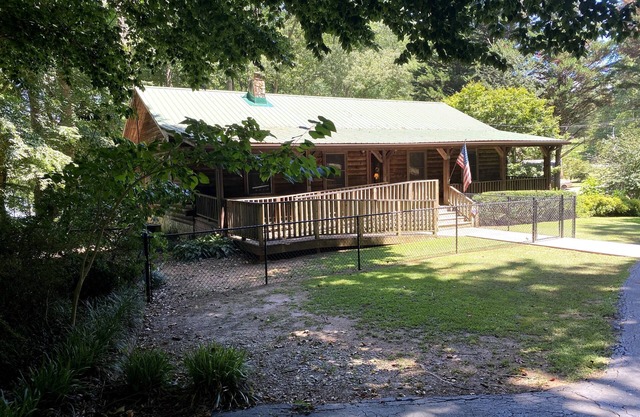New finished lower level. Peaceful 5-bedroom lake front cabin easy walk to lake.