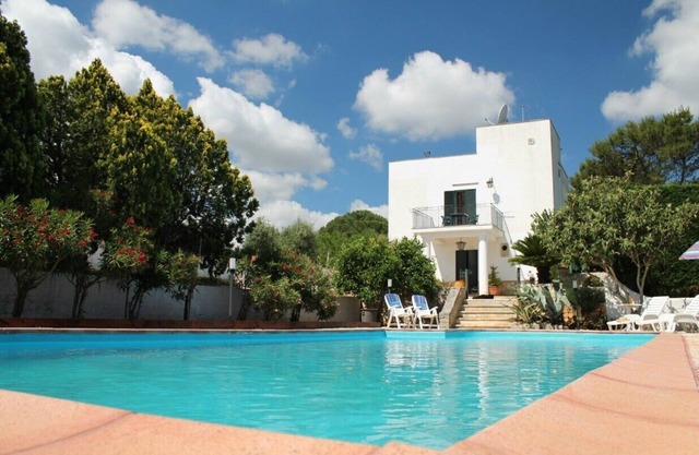 *New for this year, air conditioning* Beautiful, private & spacious villa.