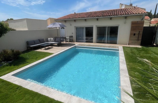 New, fully-equipped detached house with private pool for 2 people