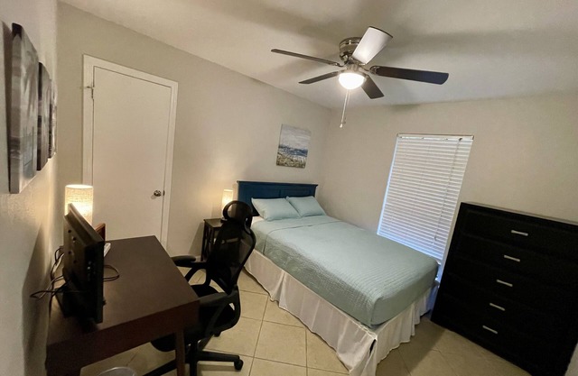 New Fully Renovated cozy home! Prime location, family friendly. Book now!