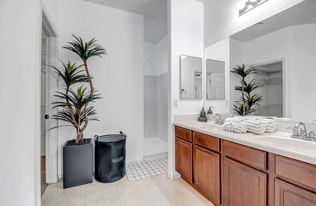 NEW! Gilbert Home: Luxury Pool & Outdoor Fireplace.