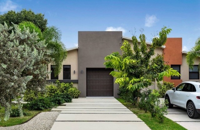 NEW! Golden Fox Downtown Pool House