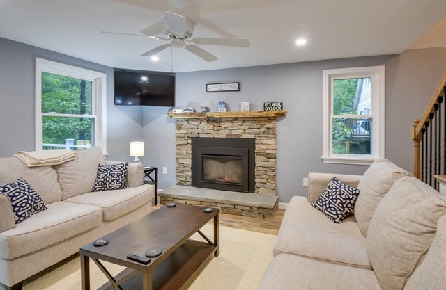 New Hampshire Home w/ Deck, Fire Pit & Lake Access