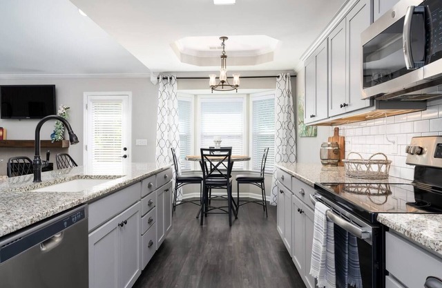 NEW! Hamptons On The Rocks - Close to Downtown