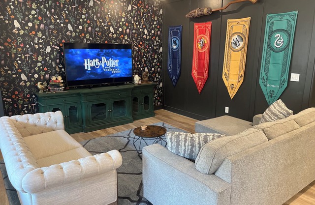 NEW Harry Potter Themed/Cozy Mountain Views! Hiking, Biking, Close to Downtown