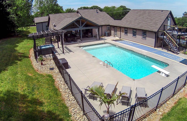 NEW - Heated Pool - Hot Tub - Game Room - Sauna - 20 Mins to GVL