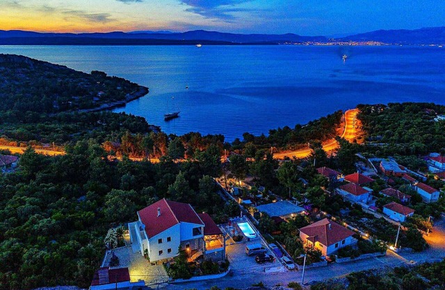 New holiday home with great view, pool! 6 units,island Šolta,Croatia (16 guests)