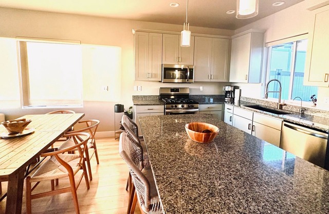 New Home in Hildale with Private Hot-Tub