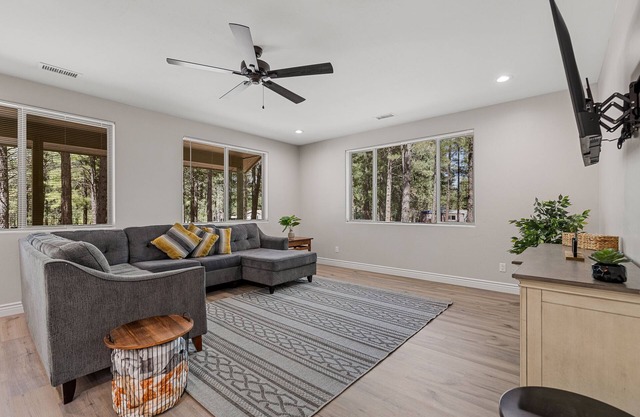 New Home in the Pines – Minutes to Flagstaff & Grand Canyon Adventures!