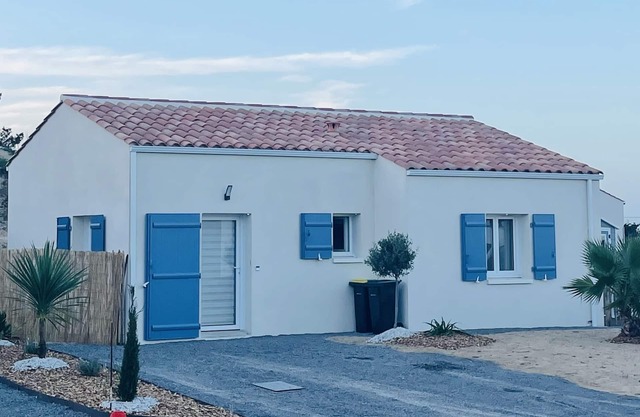 New house between sea and forest with swimming pool