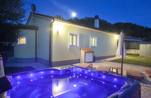 New House Freeda * with whirlpool, WiFi, 4 bikes in price, Grill, Kids playground