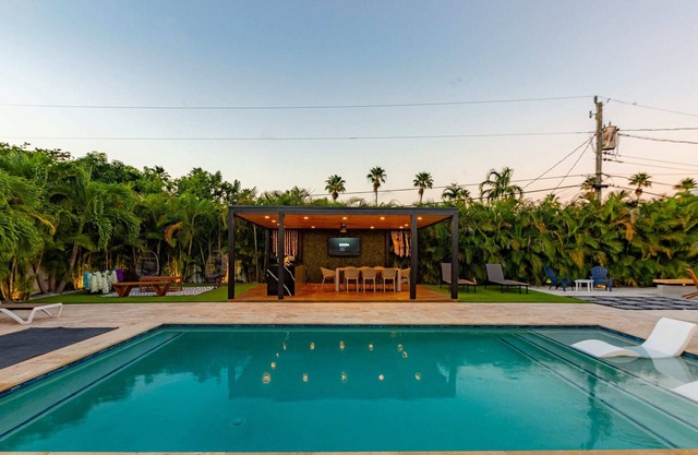 New Huge Villa: Terrace+Fire Pit+Game Room w/Xbox