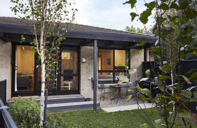 NEW Ideal for Couples and Pets-fenced garden-pets welcome inside-walk to town